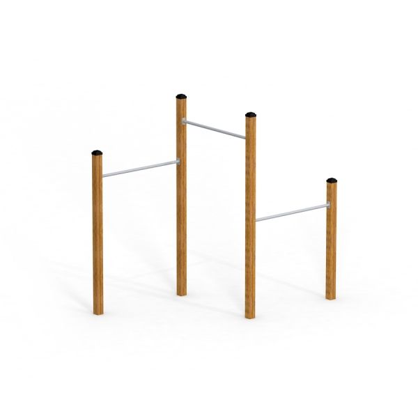 Trækstænger til udendørs fitness med træstolper og metalbjælker.