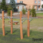Stænger I træningsudstyr i parken til børn