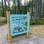 Legepanel – Finde par installeret i skovområde.