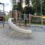 Legepladsudstyr El Dorado med rutsjebane og klatrestativer i en park.