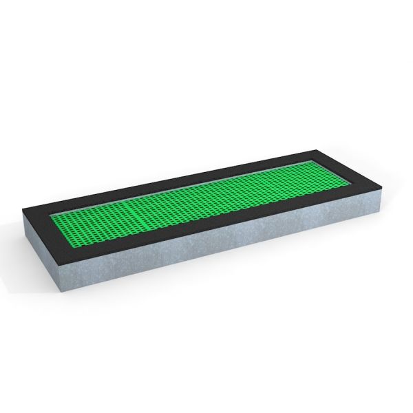 Rektangulær trampolin med grønne gummifliser og grå ramme, isoleret på hvid baggrund.