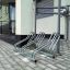Cross 3 cykelstativ til 3 cykler foran moderne bygning