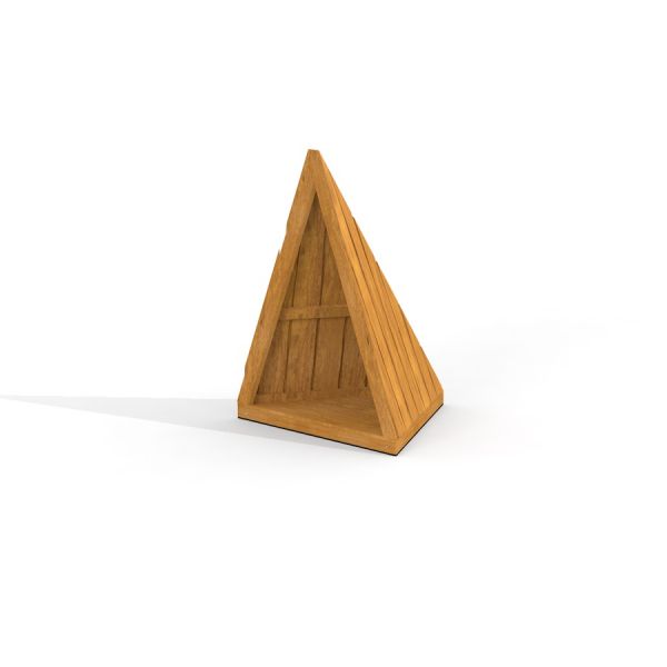 Tipi Natur trælegehus i trekantet design.