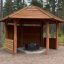 Træly til Gazebo Shelter i skovområde.