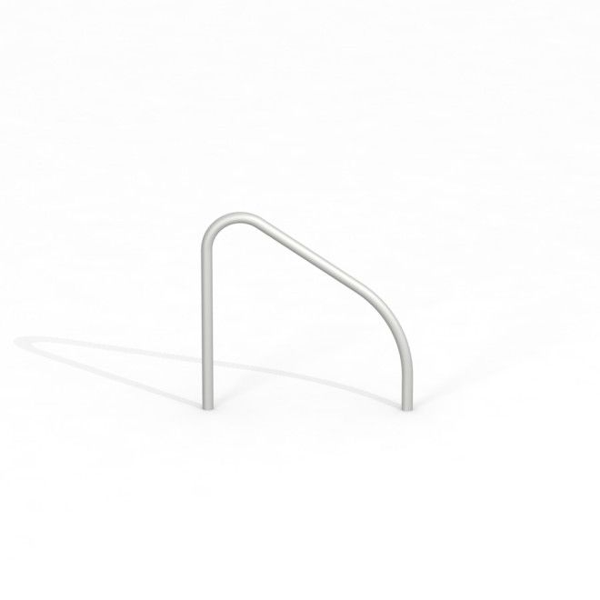 Skråt cykelstativ i enkelt hvidt metal design til udendørs brug.