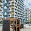 Klatrekiosken Natur legehus med rutsjebane og klatrevæg i moderne boligområde