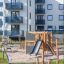 Klatrekiosken Natur - Legehus med rutsjebane og klatrevæg i boligområde