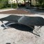 Tennisbord Organisk UV resistant placeret i udendørs parkmiljø.
